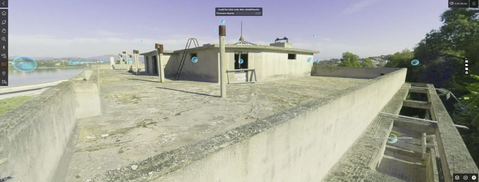 Visionneuse web : photo panoramique 360° depuis une station de scan sur le toit d’un bâtiment, avec les positions des autres stations